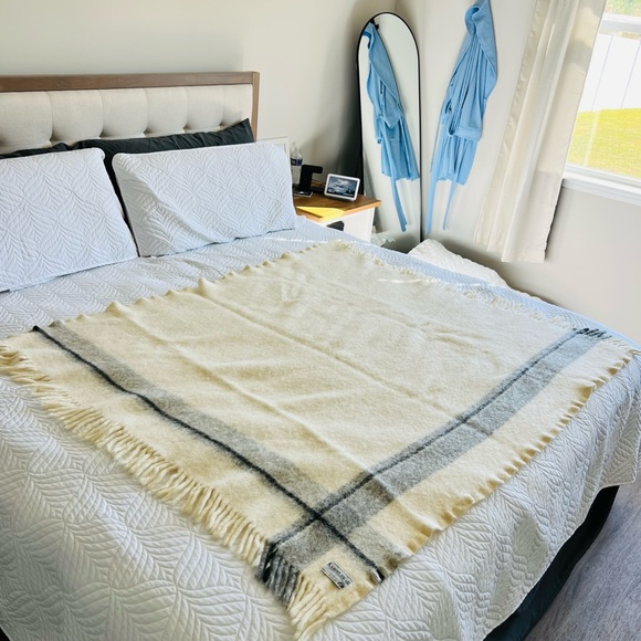 Kardelen AB Other - RARE Kardelen AB Sweden 100% Wool Cream, Grey Black Plaid Cottage Throw Blanket